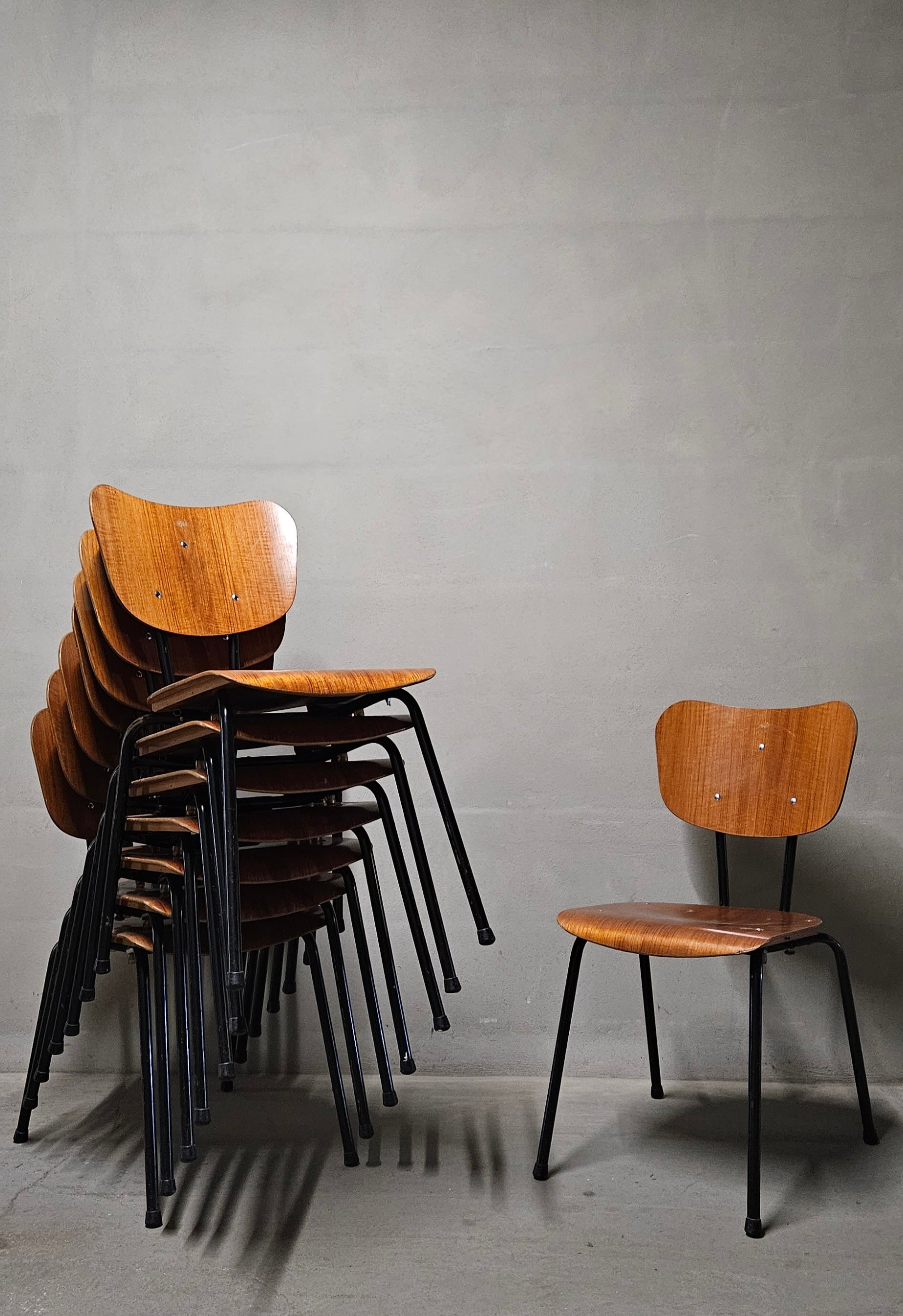 Vintage Stapelstühle in Teak Optik