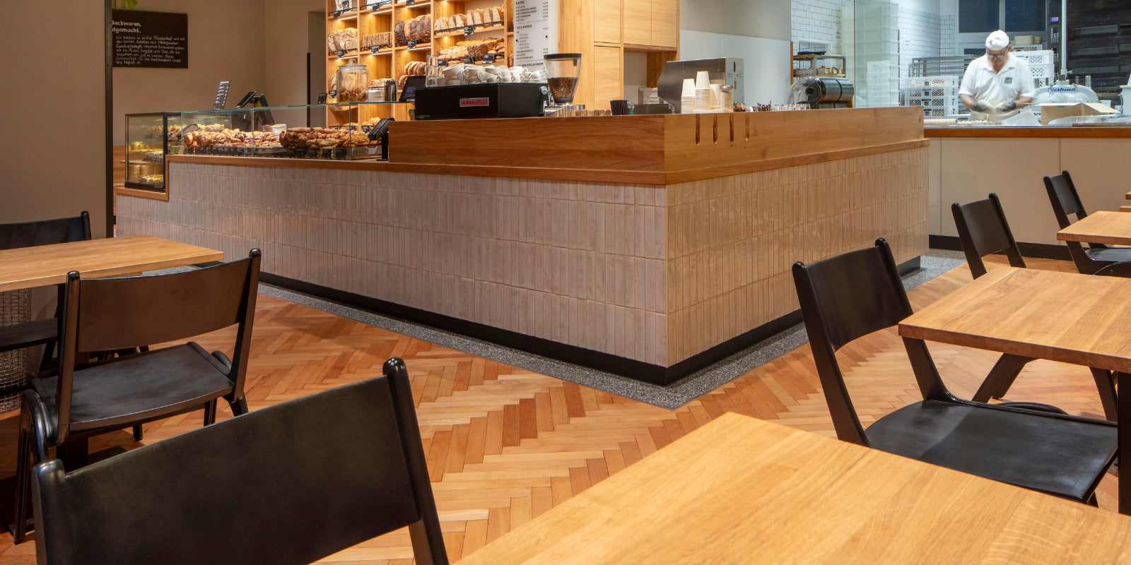 Zeit fuer Brot Berlin Vintage Theaterstuhl Casala von Terravinossa Bäckereieinrichtung