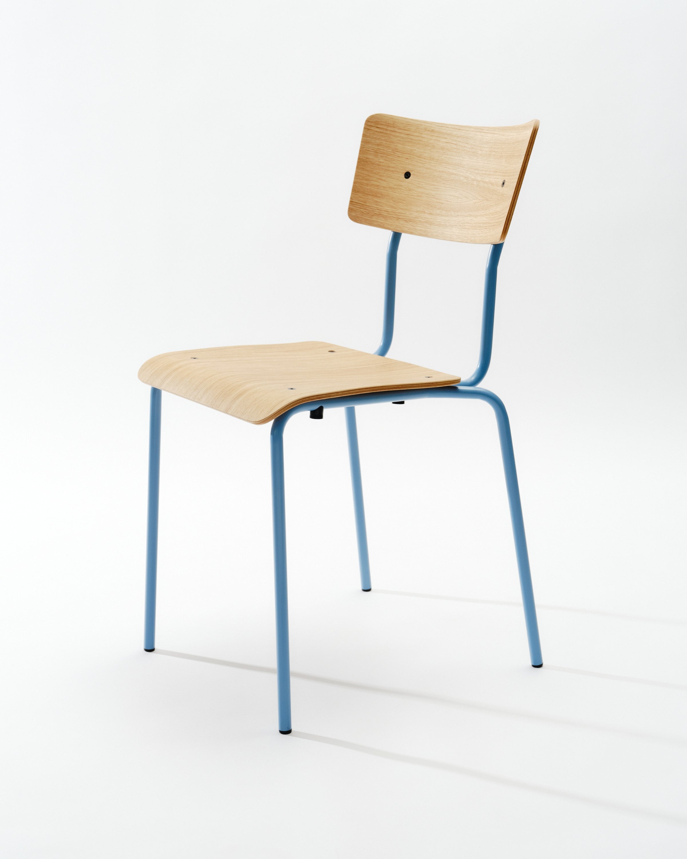 Bunter Eichenstuhl - Stapelbarer Holzstuhl in vielen Farben von Terravinossa