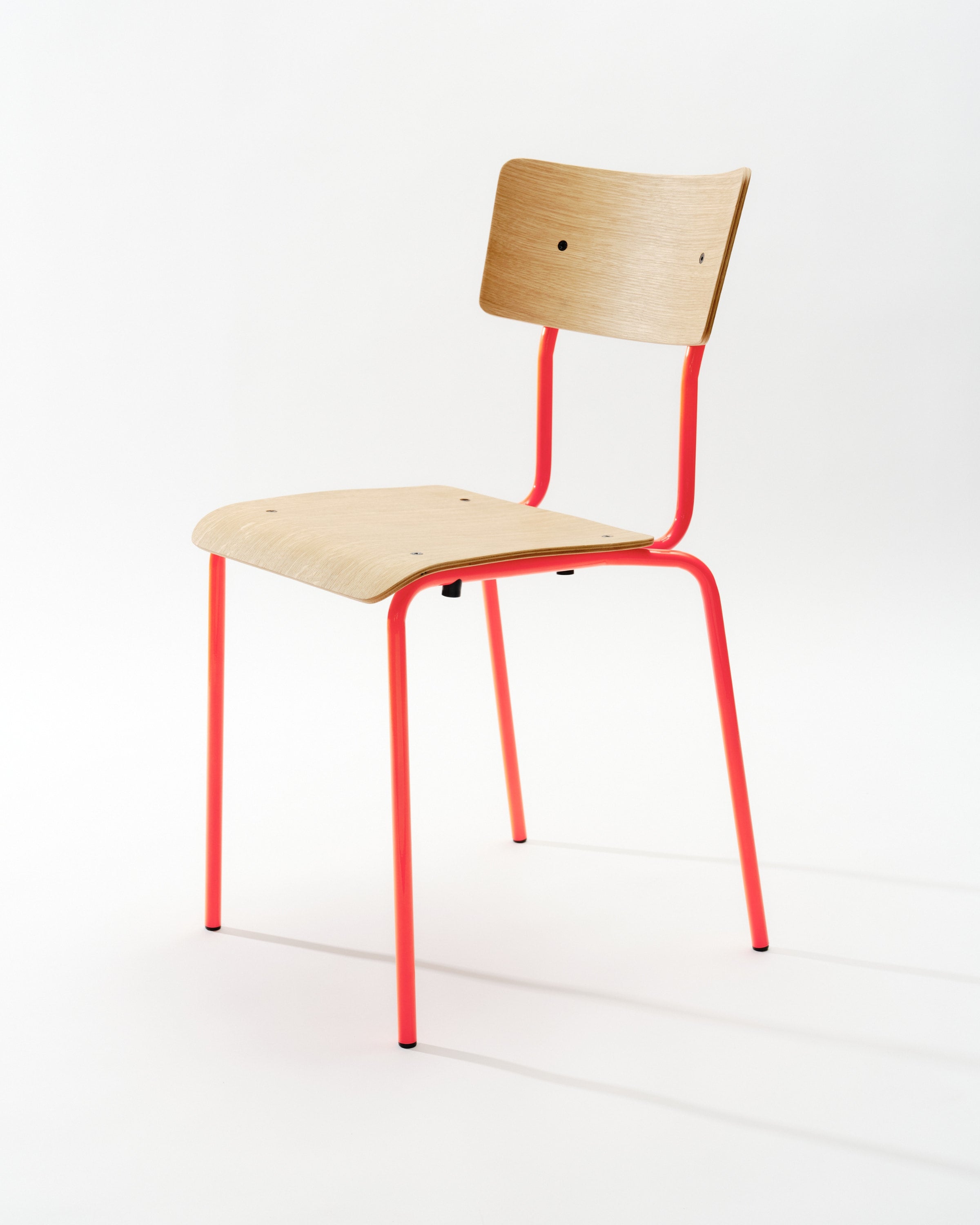 Bunter Eichenstuhl - Stapelbarer Holzstuhl in vielen Farben von Terravinossa