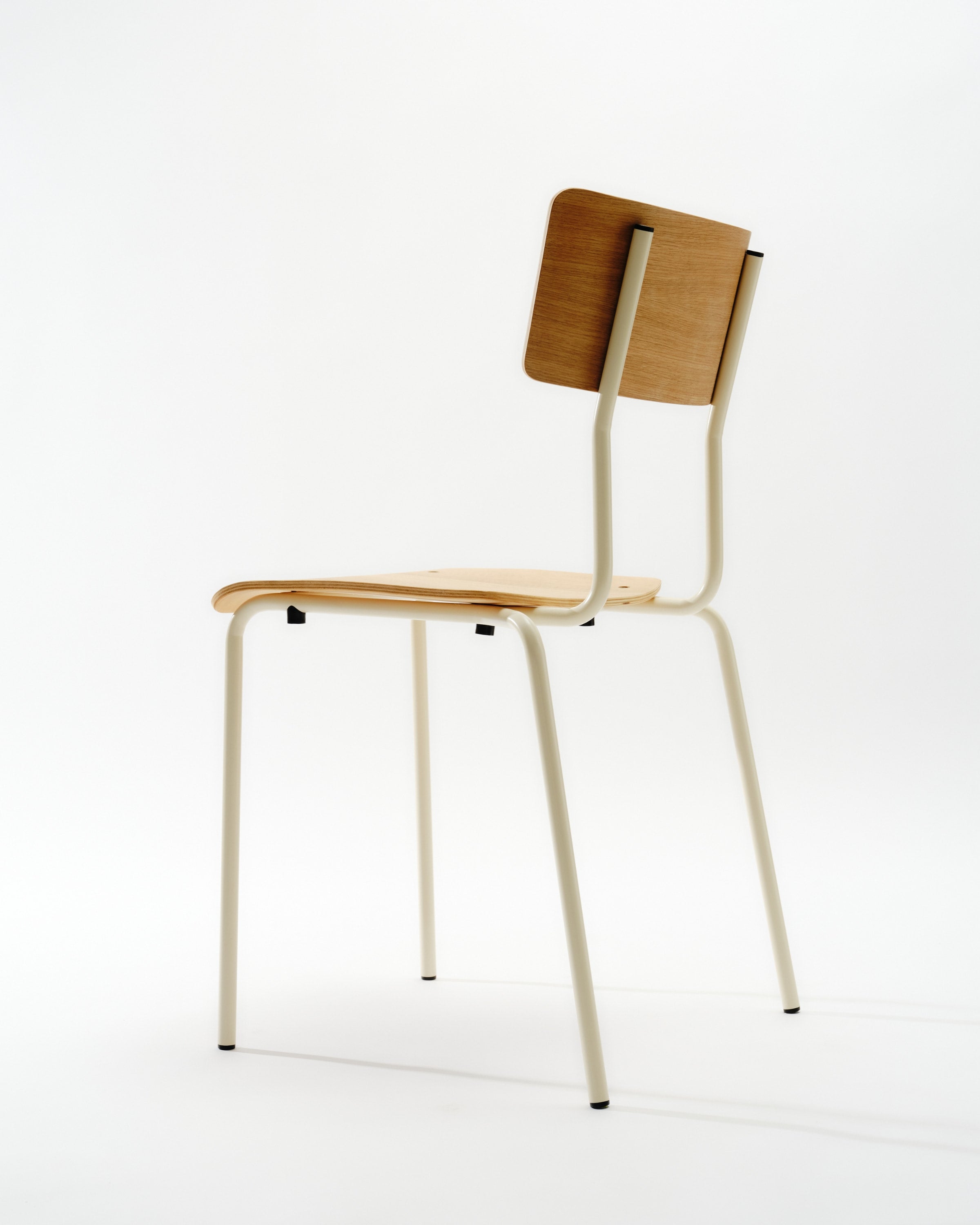 Bunter Eichenstuhl - Stapelbarer Holzstuhl in vielen Farben von Terravinossa