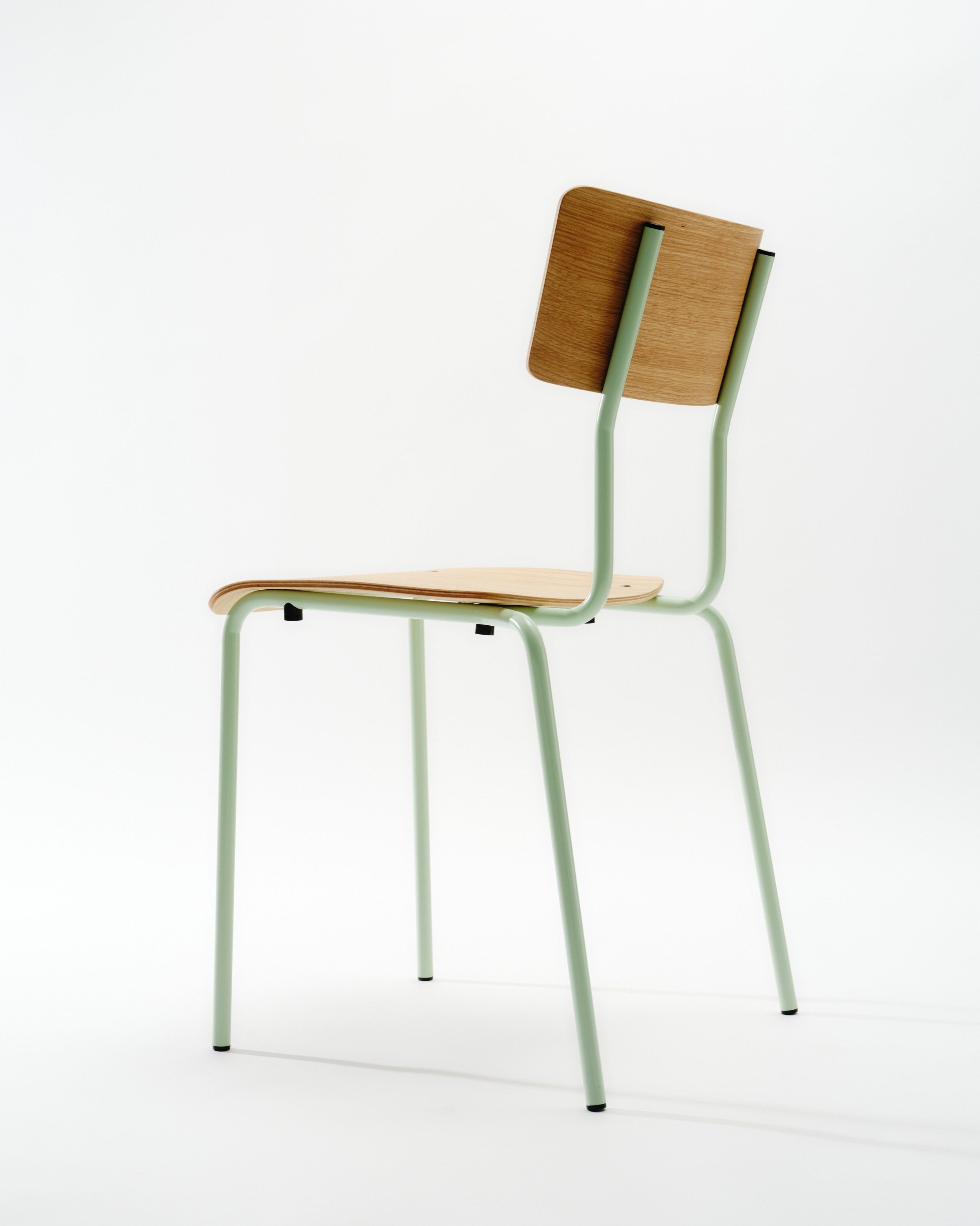 Bunter Eichenstuhl - Stapelbarer Holzstuhl in vielen Farben von Terravinossa