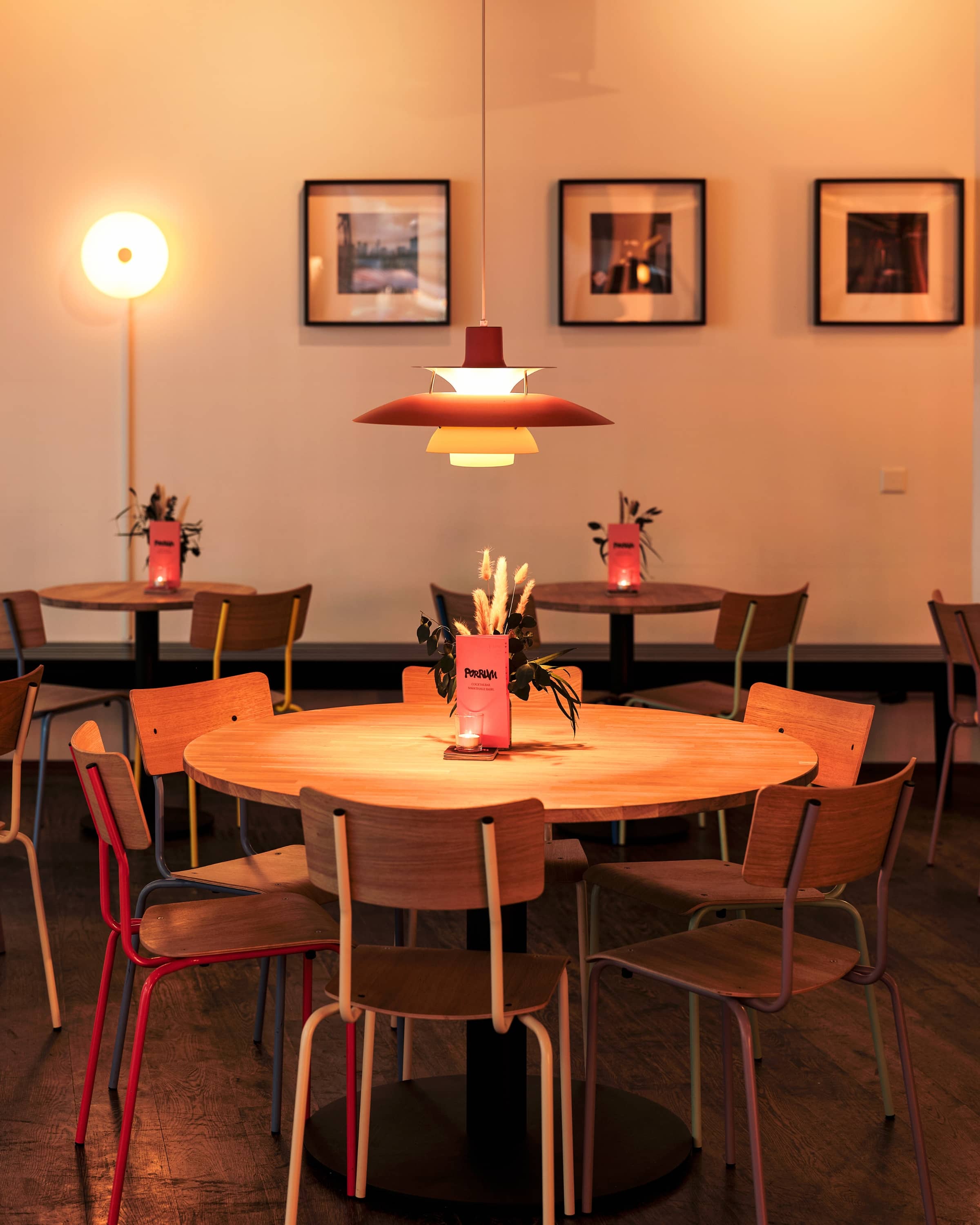 Bunter Eichenstuhl - Stapelbarer Holzstuhl in vielen Farben von Terravinossa