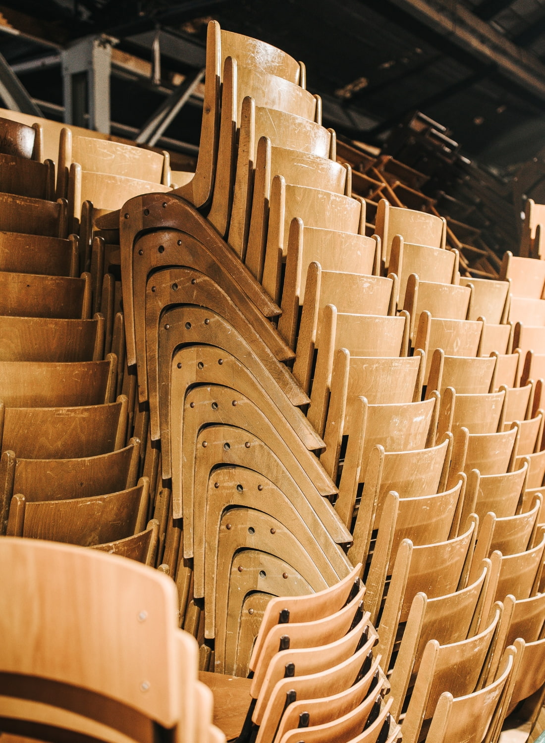Vintage Holzstuhl Casala Theaterstuhl Mid Century Stapel für Gastronomie Ausstattung