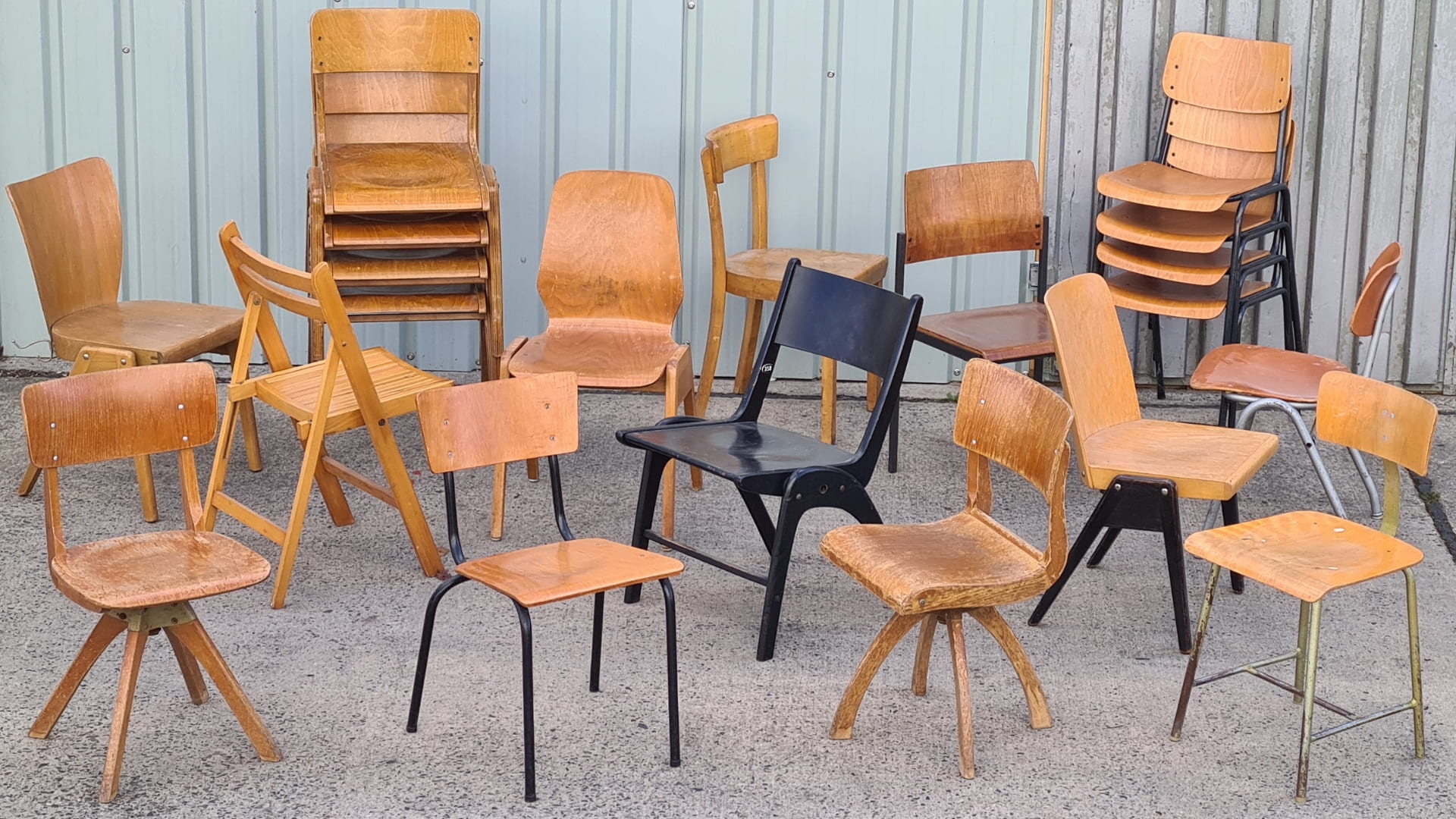 Vintage Stuhl Retro Holzstuhl Sammlung Schulstuhl Theaterstuhl