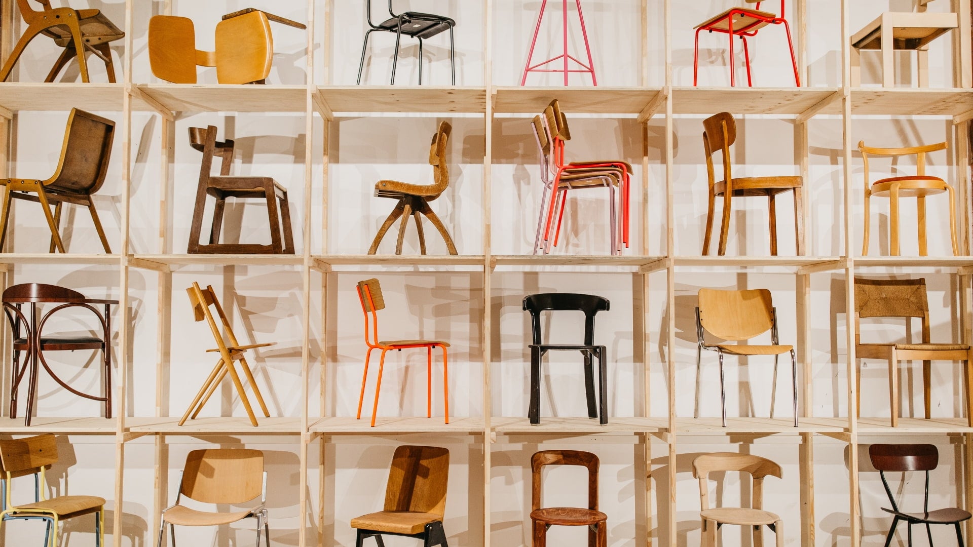 terravinossa Kuratierter Designer Stuhl Showroom Vintage Designklassiker Stuhl Bruno Rey Thonet Eiermann