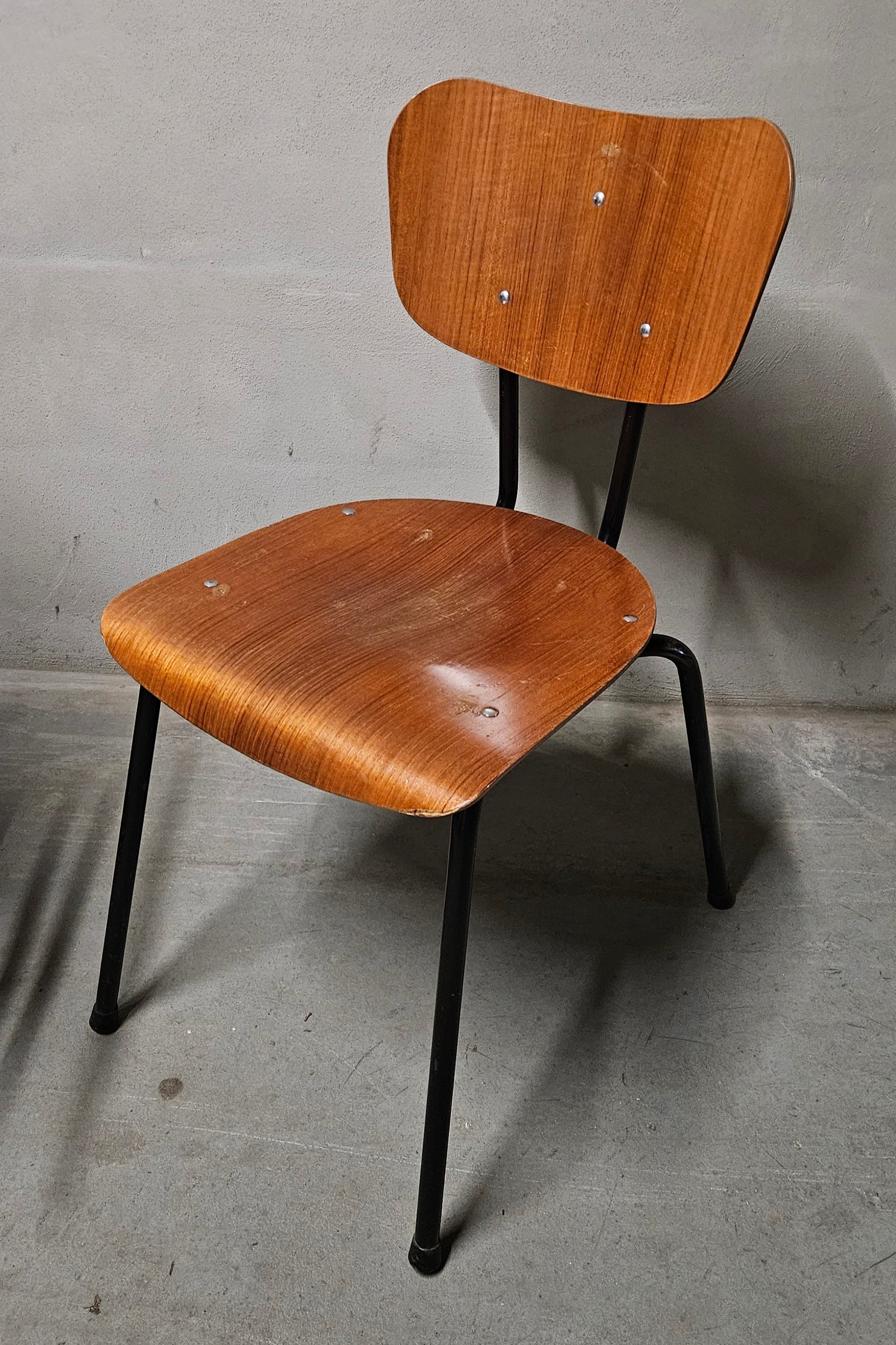 Vintage Stapelstühle in Teak Optik