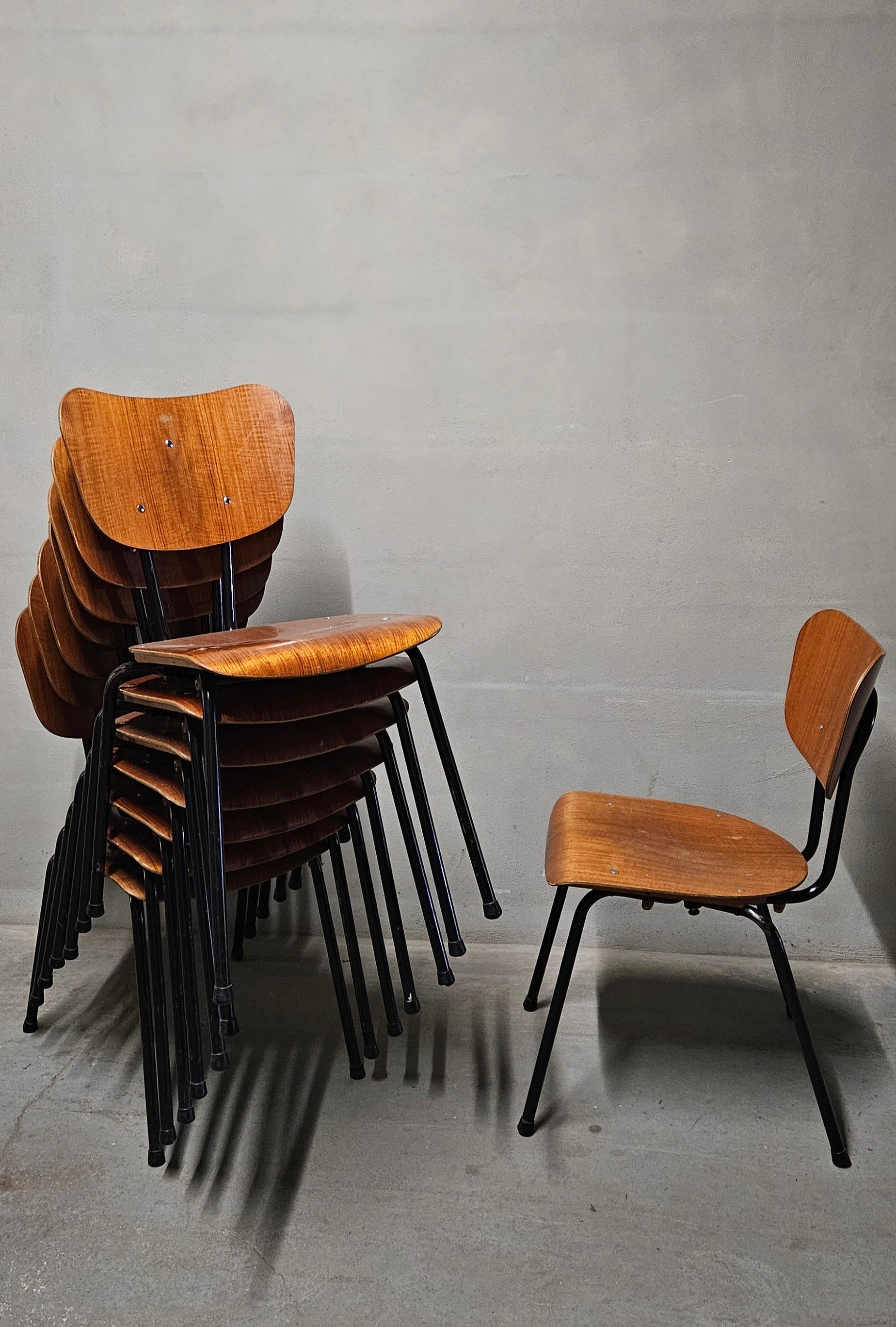 Vintage Stapelstühle in Teak Optik