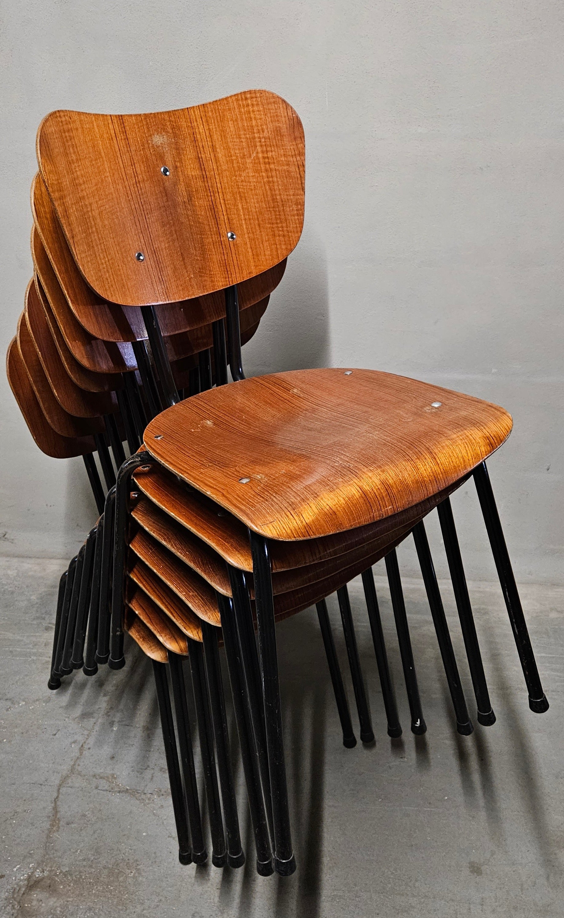 Vintage Stapelstühle in Teak Optik