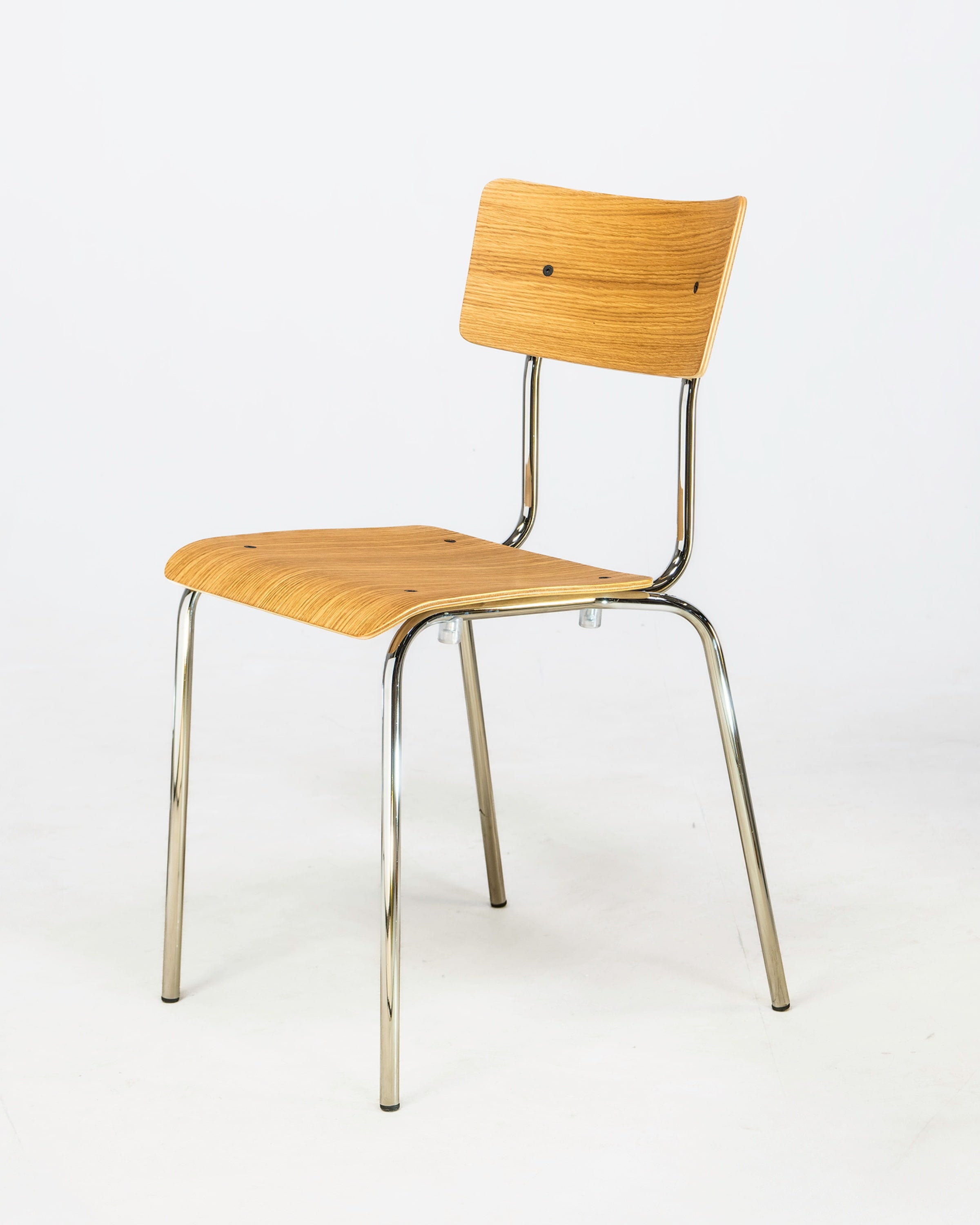 Bunter Eichenstuhl - Stapelbarer Holzstuhl in vielen Farben von Terravinossa